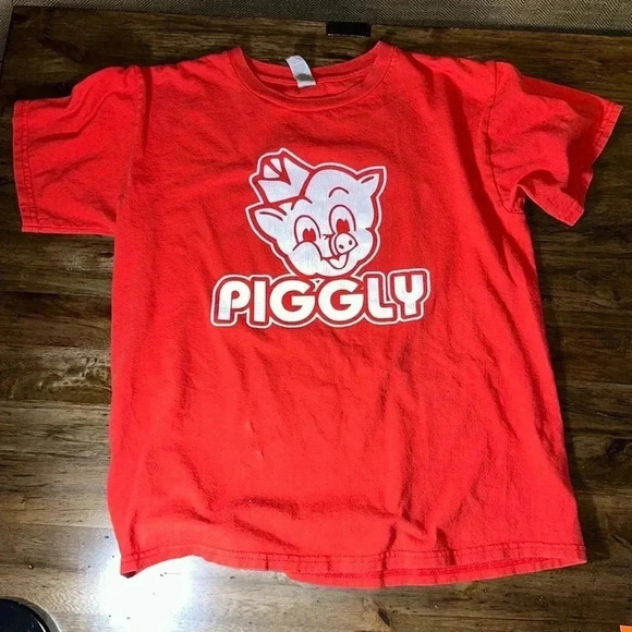Gildan Other - piggly wiggly red short sleeve t-shirt round neck grocery store supermarkets YL